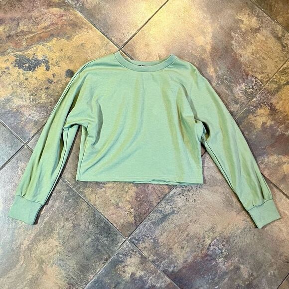 Zesica Women’s Green Cropped Sweatshirt Medium - Picture 3 of 9